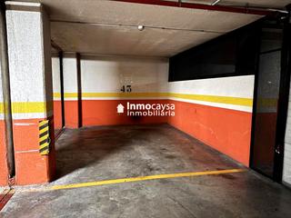 Location Parking voiture  Carrer conde de urgel. Plaza de garaje