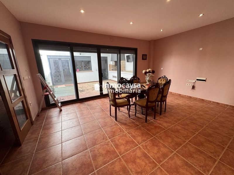 Foto 4b0e2e3b-f1ce-4448-9045-d94418ea00f6. Casa amb piscina a Novetlè