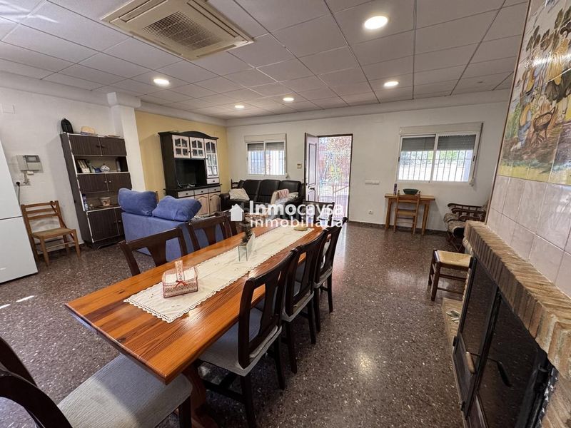 Foto daaf9b54-1662-4297-981f-215bd8138ee9. Casa amb piscina a Barxeta