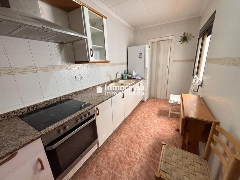 Foto baf00411-cb02-479c-911e-46e6f00cd699. Casa a Novetlè