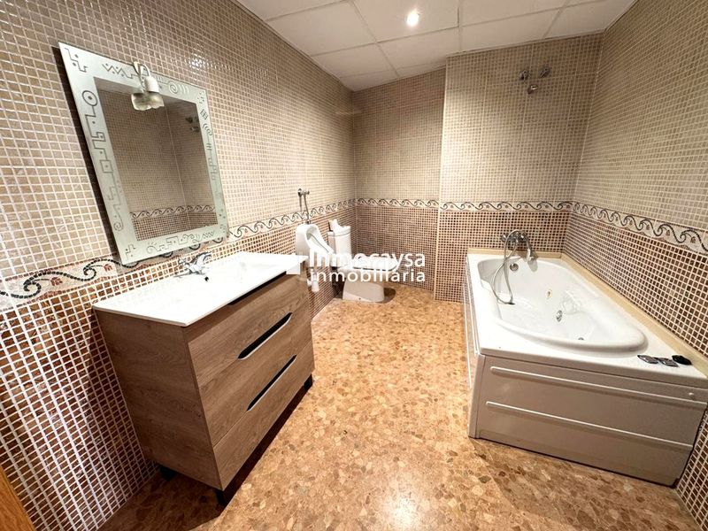 Foto ab0dae76-b155-46a8-9ce5-58d133ed4234. Pis amb aparcament a Xàtiva