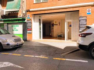 Local Comercial en Carolinas Altas. A 200m de plaza pio xii, local con vado en excelente ubicación !