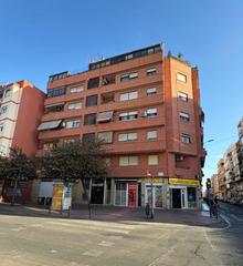 Appartement à Carolinas Altas. Vivienda semireformada en esquina, exterior y muchas posibilidad