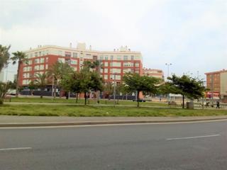 Appartement à Carolinas Altas. Vivienda reformada, con ascensor, a 250 metros del boulevard del