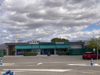 Chalet  Carretera alcoraya-urbs. Chalet en inmejorable situación, con parada de bus, supermercado