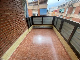 Pis a Carolinas Altas. Amplia y luminosa vivienda a pocos metros del boulevard del pla