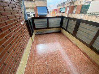 Pis a Carolinas Altas. Amplia y luminosa vivienda a pocos metros del boulevard del pla