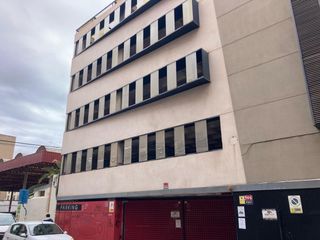 Autoparkplatz  Calle capitan segarra. Garaje en el mismo corazón del mercado central