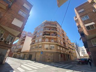 Etagenwohnung in Santo Domingo. Viva a tan solo 10 minutos de estación de renfe !!!