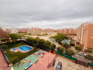 Pis a Altozano - Conde Lumiares. Amplia vivienda, con urbanización y vistas despejadas, con gran