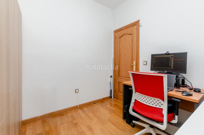 Foto 062be51b-384b-4c36-ace6-8744bb7c0a9d. Piso amplio piso con terraza y plaza de aparcamiento en Hospitalet de Llobregat (L´)