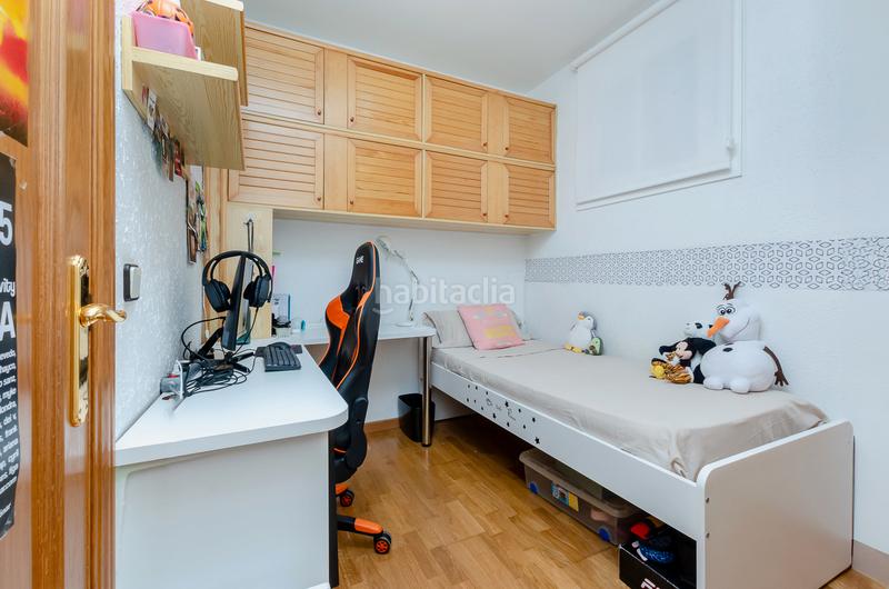 Foto 1d55b3b2-f7d2-4dc6-bf19-4241add20c9f. Piso amplio piso con terraza y plaza de aparcamiento en Hospitalet de Llobregat (L´)