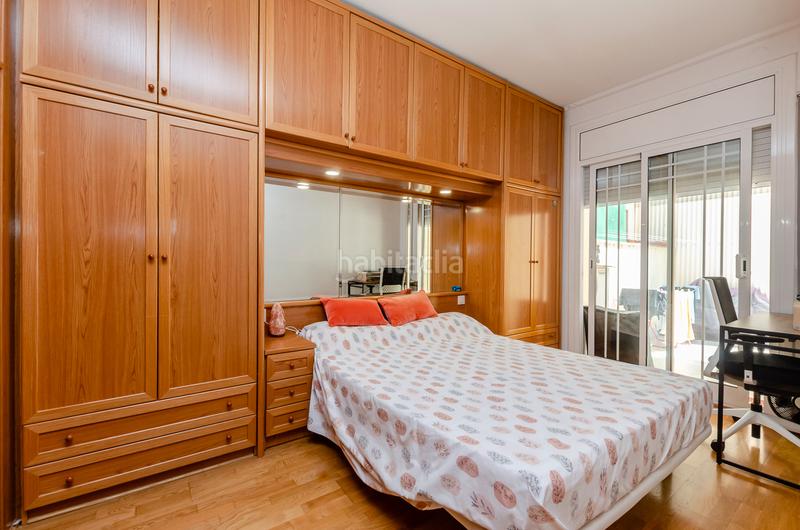 Foto 1d682a3e-e0eb-4de2-b965-9a063068da9e. Piso amplio piso con terraza y plaza de aparcamiento en Hospitalet de Llobregat (L´)