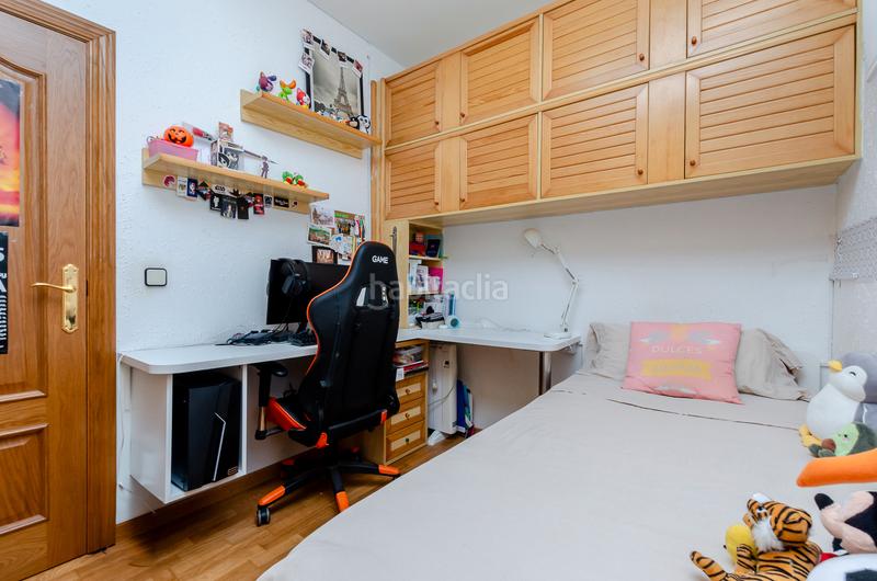 Foto 51b80fcc-9f71-4435-9060-8ef25d2b5d19. Piso amplio piso con terraza y plaza de aparcamiento en Hospitalet de Llobregat (L´)