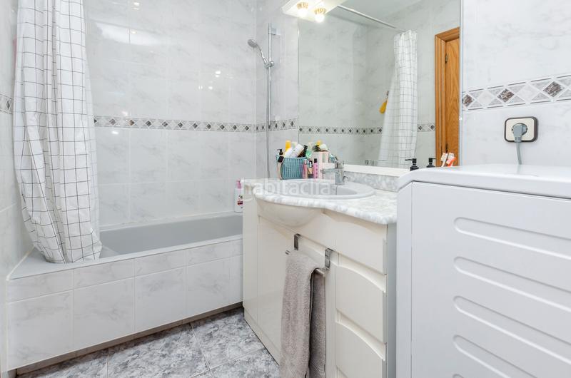 Foto a3058144-67e9-4e7d-b57b-b1f05c4676fb. Piso amplio piso con terraza y plaza de aparcamiento en Hospitalet de Llobregat (L´)