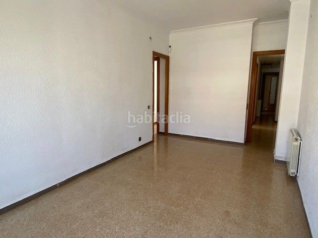 Foto dae4b2d5-0a5c-45a0-ad08-57f00ae8662d. Pis amb calefacció a Sants-Badal Barcelona