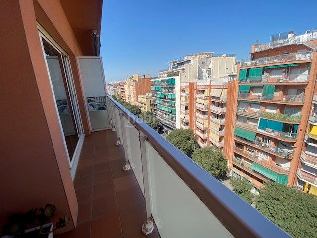 Foto f1057429-290e-4681-b03b-9f8b2a24487b. Pis amb calefacció a Sants-Badal Barcelona