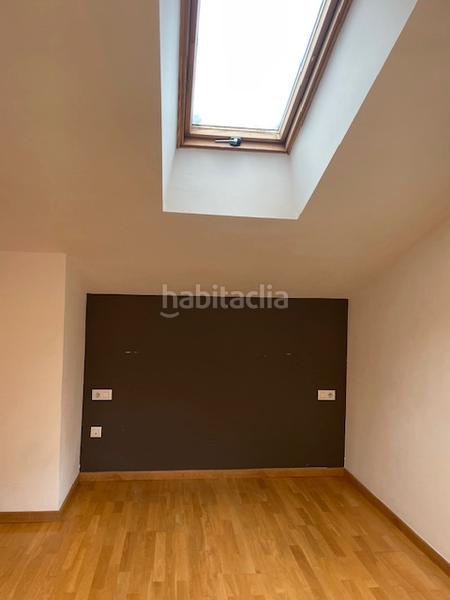 Foto 47425170-6f9e-4814-b012-9e9295626f21. Alquiler dúplex en carrer joaquim botet i sisó 28 pis per estudiants amb 3 suites en Girona