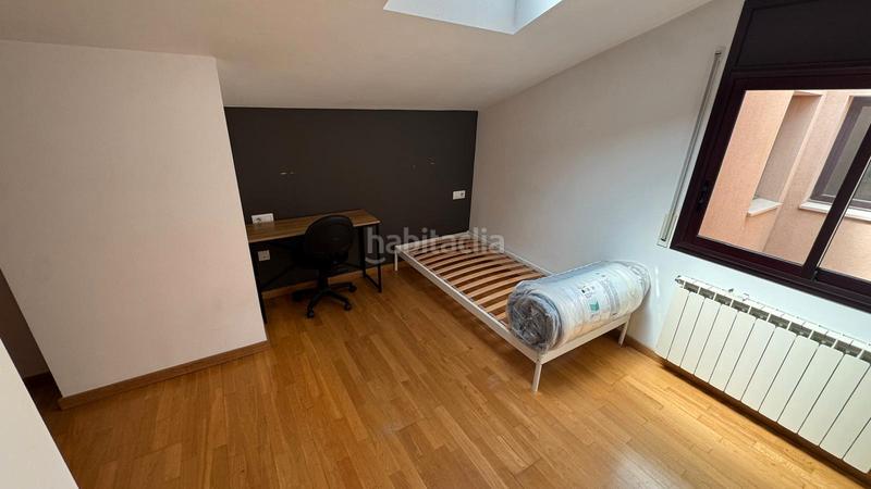 Foto f934bb04-be50-4521-b0b0-a4c4f105ca88. Alquiler dúplex en carrer joaquim botet i sisó 28 pis per estudiants amb 3 suites en Girona