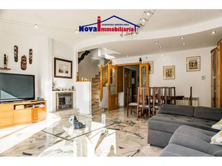 Casa en Torrente ballester 00. Espectacular casa adosada con entrada a pie de calle