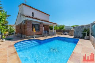 Casa a Cunit Diagonal. Espectacular chalet en venta en cunit