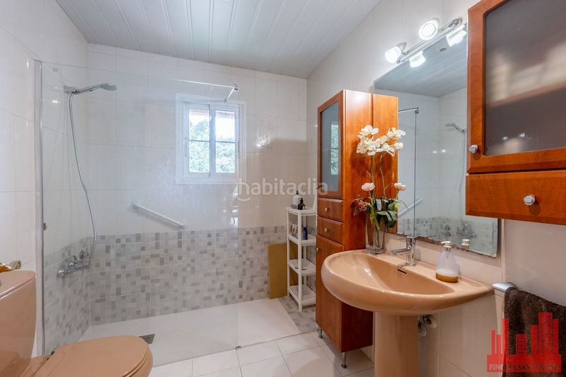 Foto 17b709dc-435d-48dd-842c-eceaf9c104c5. Casa amb calefacció piscina a Torrelles de Llobregat