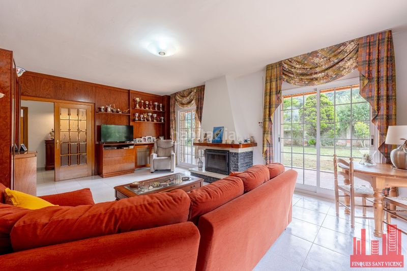 Foto 404d4105-43cd-426d-bf48-3d093dbfbc56. Casa amb calefacció piscina a Torrelles de Llobregat