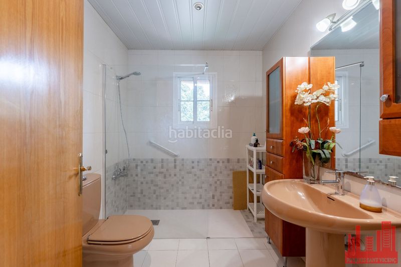 Foto 6b63794f-8581-4054-8bad-cc77ae25588a. Casa amb calefacció piscina a Torrelles de Llobregat