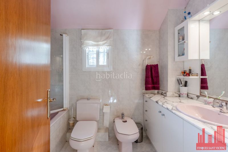 Foto 8fbfb834-dc19-44c5-b998-fbd66ed21206. Casa amb calefacció piscina a Torrelles de Llobregat