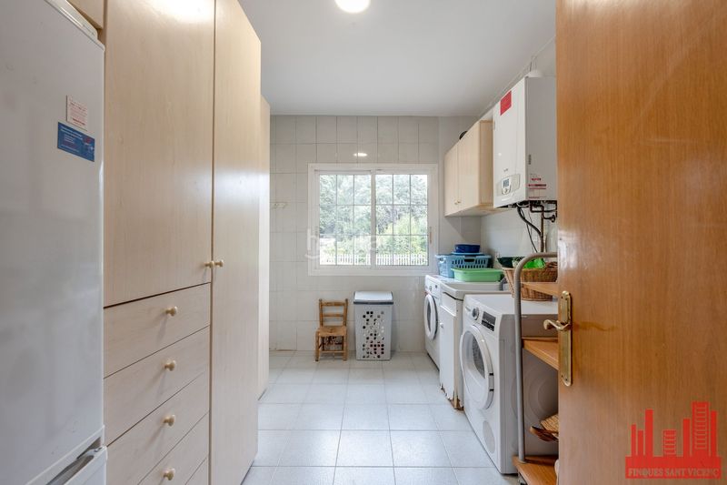 Foto e7ee8001-845d-42d3-a783-6750adee71df. Casa amb calefacció piscina a Torrelles de Llobregat