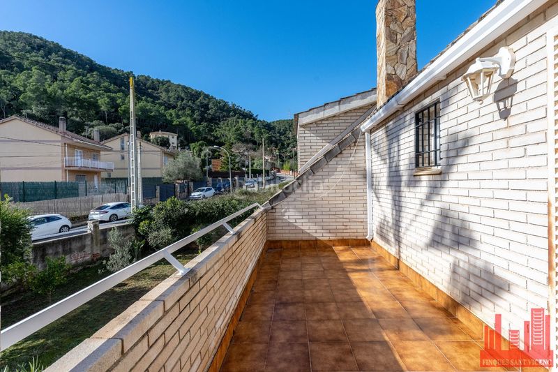 Foto fefc79aa-4149-451f-a764-34bc7a18e10b. Casa amb calefacció piscina a Torrelles de Llobregat