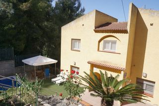 Casa in Vallirana. Descubre esta magnífica casa unifamiliar en venta