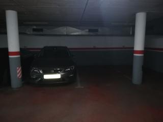 Aparcament cotxe a Plaça mossen jacint verdaguer 1. Varias plazas de parking a la venta