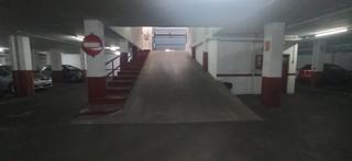 Aparcament cotxe a Carrer del salze 2. Plaza de parking grande