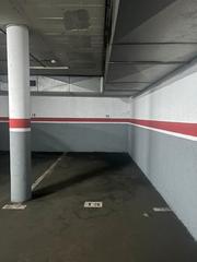 Aparcament cotxe  Plaça mossen jacint verdaguer. Plaza de parking pequeña