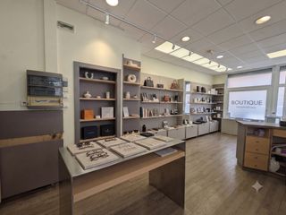 Lloguer Local Comercial  Carrer del centre. **peluquería en funcionamiento o cualquier otra actividad **