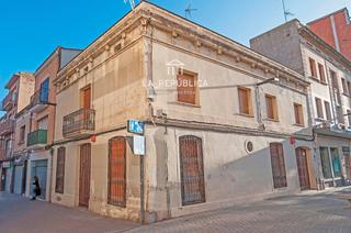 Maison  Santa teresa. Casa señorial en el centro de mataró en venta