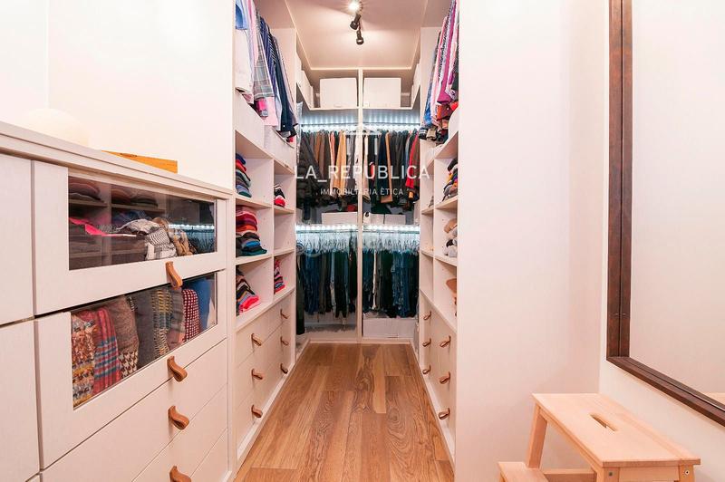 Foto 7d1dbbea-47f5-40ec-9551-91fe52a00ac5. Casa amb calefacció aparcament a Centre Mataró