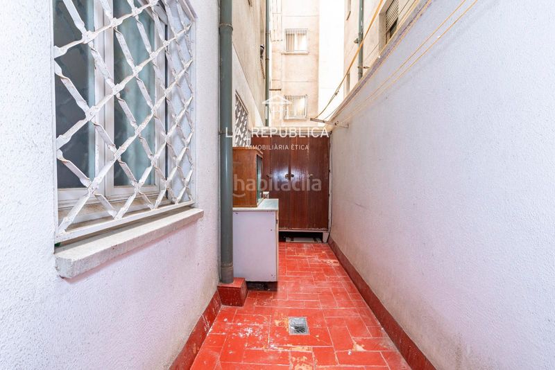 Foto b75a6f39-a026-4c8a-87fe-987f0c04c191. Pis amb calefacció aparcament a Sagrada Família Barcelona