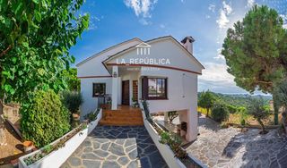 Haus in Mas Mora-Sant Daniel. Acogedora casa con jardín y vistas en mas mora