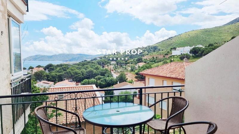 Foto 1f5f1082-d986-4f67-9494-aea229383f24. Piso terraza, vistas al mar y amaneceres de ensueño... con licencia turística en Llançà