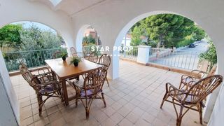 Dachwohnung in Colera. �tico con gran terraza, jard�n y vistas en colera