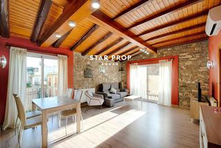 Àtic  Calle afora. Ático con entrada privada y gran terraza