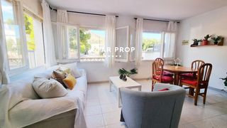 Etagenwohnung in Colera. Piso con gran terraza y jard�n privado en colera