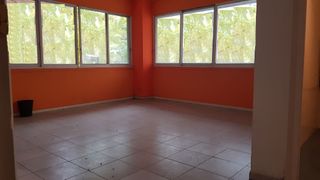Rent Office space in Carrer de la creu. Oficina con ascensor y aire acondicionado