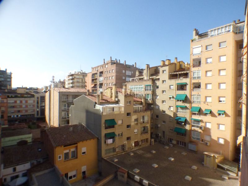 Foto 6cb96cd8-996c-405d-b5e4-3990976e9b00. Rent flat with heating parking in Eixample Nord Girona