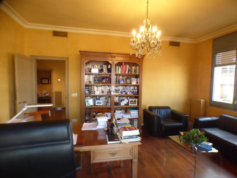 Foto cdd6a63d-0e7a-4f9e-9b60-ca402d095972. Bureau avec chauffage dans Eixample Nord Girona