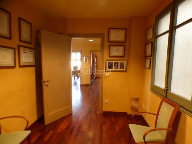 Foto 17c719fb-cf46-4d06-809c-d07ba4700435. Office space with heating in Eixample Nord Girona