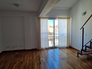 Location Attique  Carrer del riu freser. Se alquila piso seminuevo de calidad alta de 3 habitaciones, sin