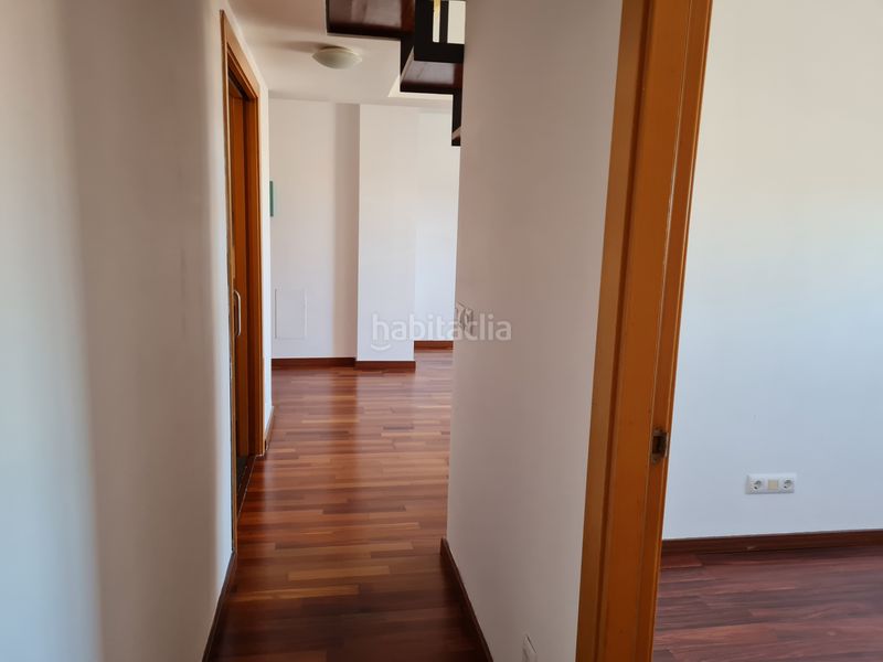 Foto 450c0c63-b5e9-40f6-b8f6-7e59c45793b3. Lloguer àtic amb calefacció aparcament a Eixample Sud-Migdia Girona